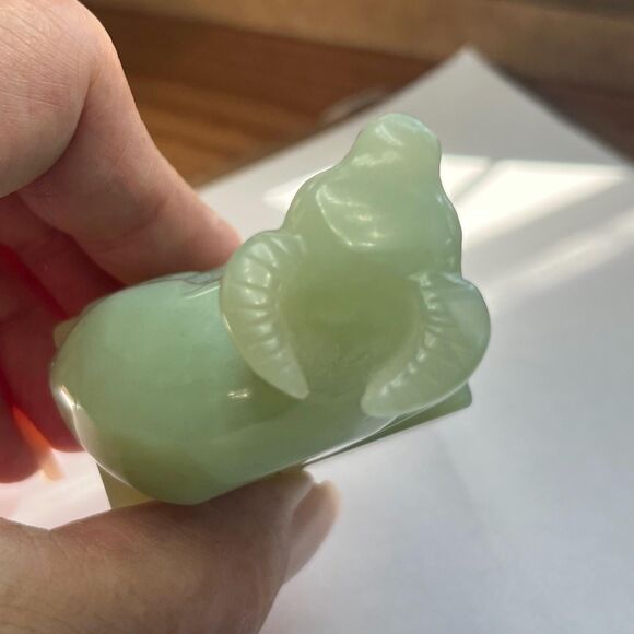 Chinese carved nephrite Ox chop w/wax box set - Picture 10 of 14